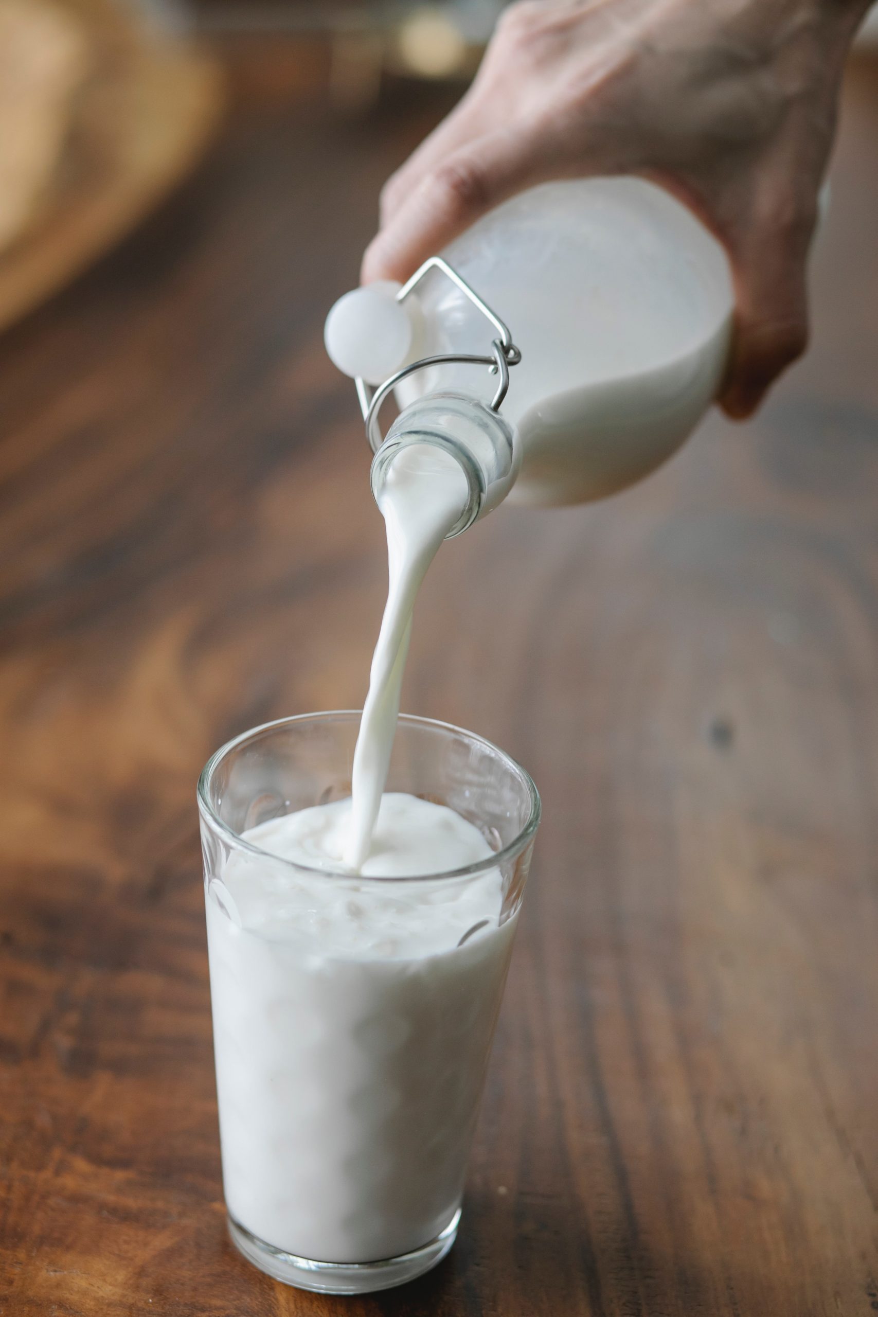 お菓子作りにおける牛乳の役割